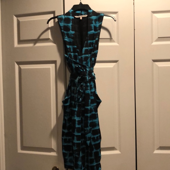 Sleeveless printed dress with front tie - Picture 1 of 3